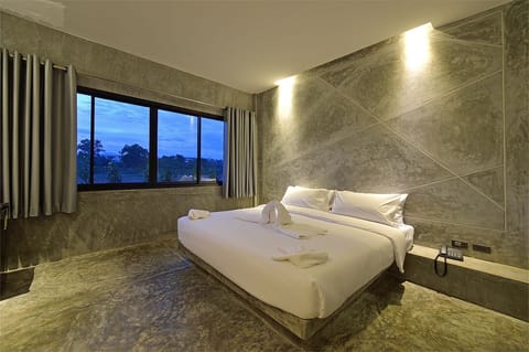 Standard Room | Minibar, in-room safe, desk, free WiFi