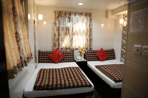 In-room safe, desk, soundproofing, free WiFi