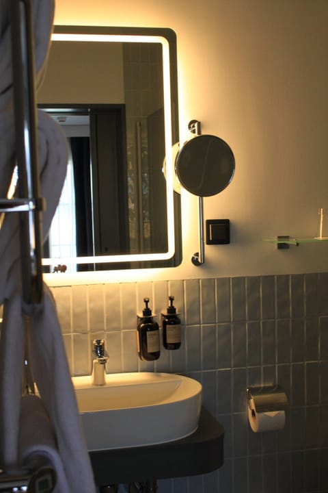 Double room Beach Hotel | Hypo-allergenic bedding, minibar, individually decorated