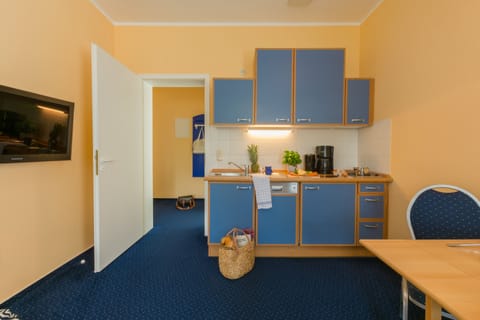 Apartment (2 rooms) | Private kitchen | Fridge, dishwasher, coffee/tea maker, cookware/dishes/utensils