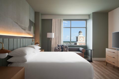 Premium bedding, in-room safe, desk, blackout drapes