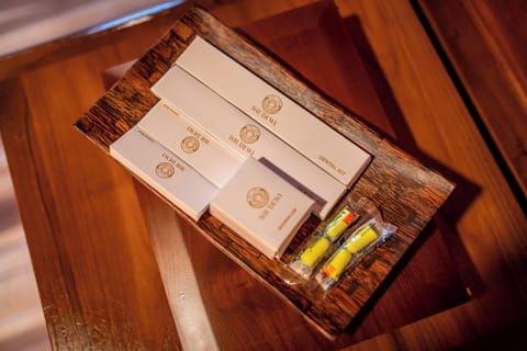 Studio, 1 Bedroom, Lake View | Bathroom amenities | Free toiletries, towels