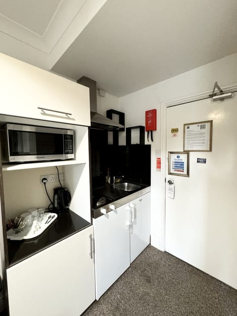 Standard Studio, Ensuite