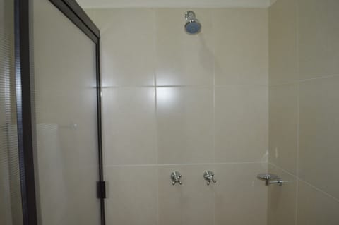 Standard Double Room | Bathroom shower