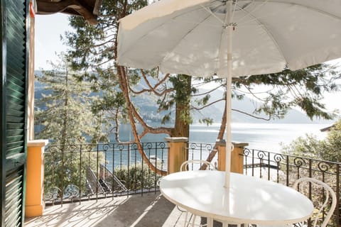 Suite, 1 Queen Bed, Lake View | Terrace/patio