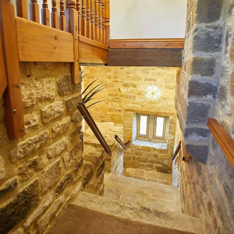 House | 5 bedrooms, high-speed internet