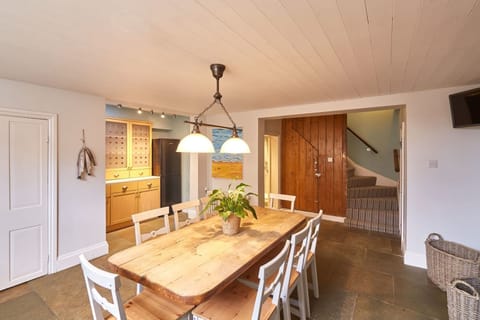 House | 4 bedrooms, Internet