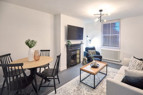 House | 2 bedrooms, desk, Internet