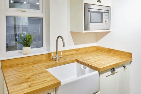 House | 2 bedrooms, desk, Internet