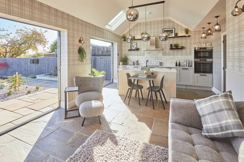 House, Accessible | 2 bedrooms, desk