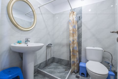 Desk, iron/ironing board, free cribs/infant beds, bed sheets