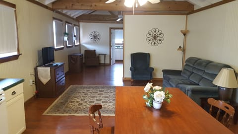 Loft, 1 Bedroom, Kitchen | Private kitchen | Fridge, microwave, coffee/tea maker