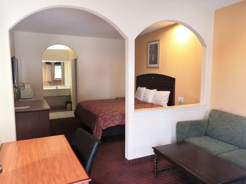 Non Smoking King | Desk, iron/ironing board, WiFi (free), bed sheets