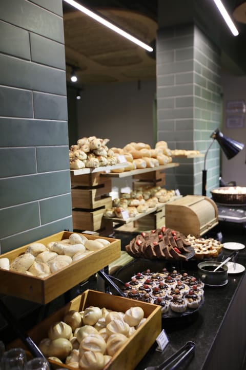 Daily buffet breakfast for a fee