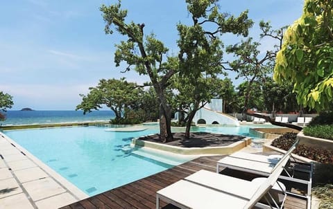 3 outdoor pools, pool umbrellas, sun loungers
