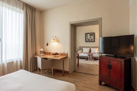 Junior Suite | Premium bedding, down comforters, in-room safe, desk