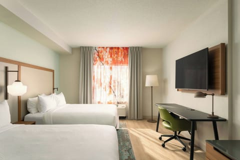 Premium bedding, in-room safe, desk, laptop workspace