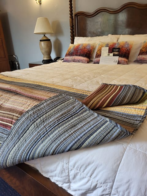 Suite, 1 King Bed with Sofa bed, Non Smoking | Desk, free cribs/infant beds, rollaway beds, free WiFi