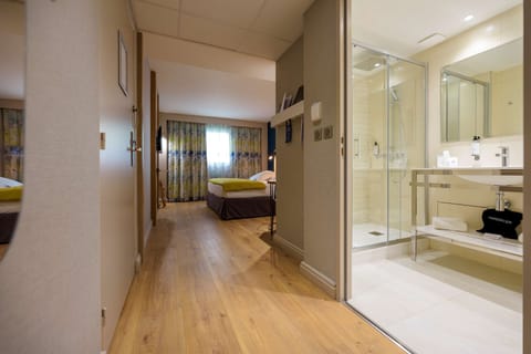 Family Suite, 1 King Bed, Non Smoking | Bathroom | Shower, rainfall showerhead, free toiletries, hair dryer