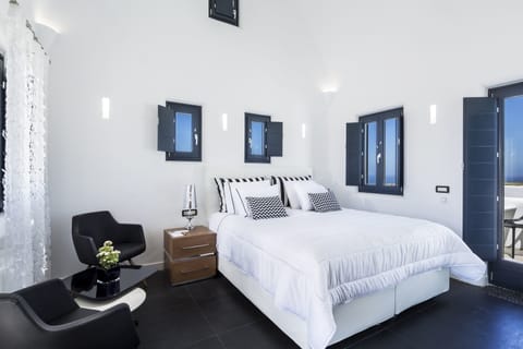 Elea Suite outdoor Plunge Pool | Premium bedding, minibar, in-room safe, desk