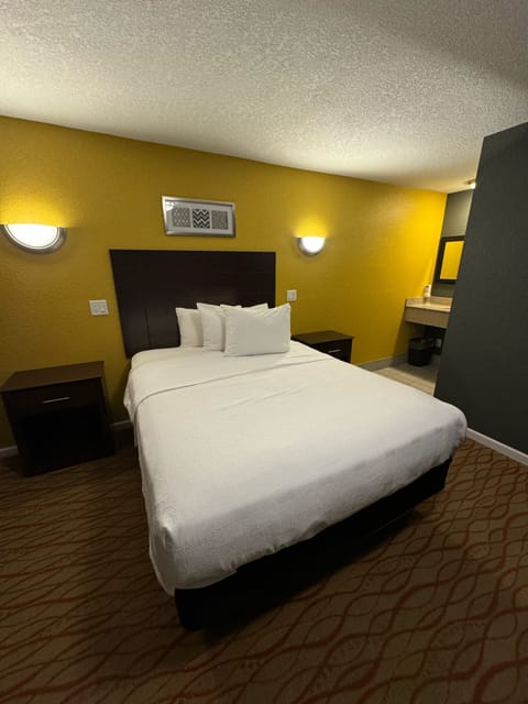 Standard Room | Iron/ironing board, free WiFi