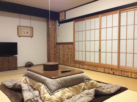 Japanese Style Room | Desk, WiFi (free)