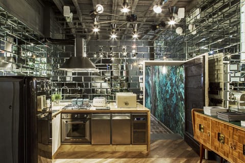 Daily continental breakfast (EUR 25 per person)