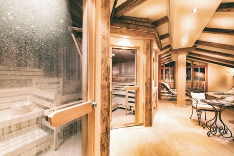 Couples treatment rooms, sauna, body treatments, deep-tissue massages