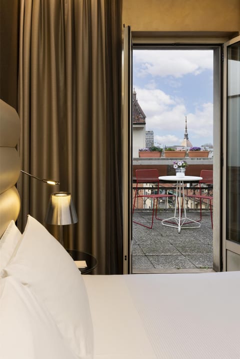 Deluxe Room, Balcony | Down comforters, in-room safe, individually furnished, desk