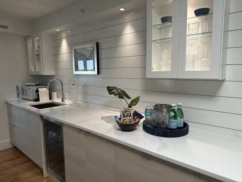 Premier Suite, 1 King Bed, Balcony, Harbor View | 1 bedroom, hypo-allergenic bedding, laptop workspace, iron/ironing board