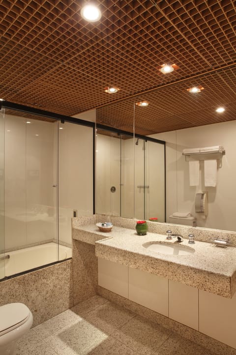 Luxury Room, Bathtub | Bathroom | Free toiletries, hair dryer, towels, soap