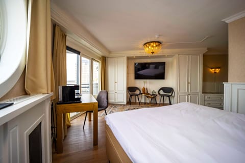 Junior Suite | Premium bedding, pillowtop beds, in-room safe, desk