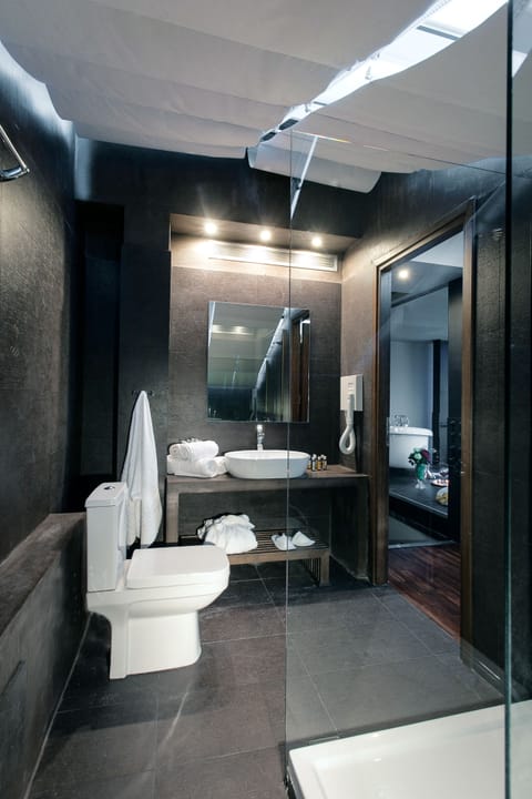Suite, Jetted Tub, City View (Princess) | Bathroom | Designer toiletries, hair dryer, bathrobes, slippers
