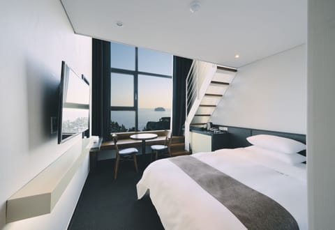 Panoramic Room, 2 Queen Beds, Non Smoking, Ocean View | Premium bedding, individually furnished, desk, laptop workspace