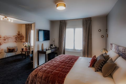 Junior Room, 1 Bedroom | In-room safe, soundproofing, free WiFi, bed sheets