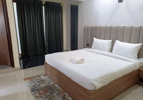 Deluxe Room | 1 bedroom, Frette Italian sheets, premium bedding, memory foam beds