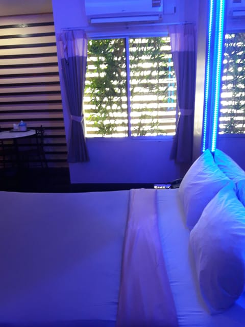 Standard Double Room | Desk, WiFi (free)