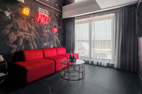 Executive Double or Twin Room | Minibar, in-room safe, desk, blackout drapes