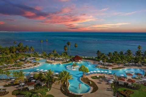 3 outdoor pools, open 7:00 AM to 10:00 PM, sun loungers