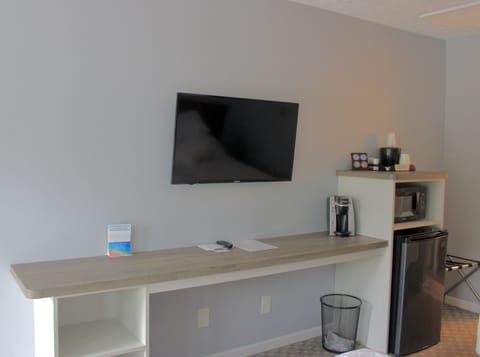 Desk, free WiFi, bed sheets