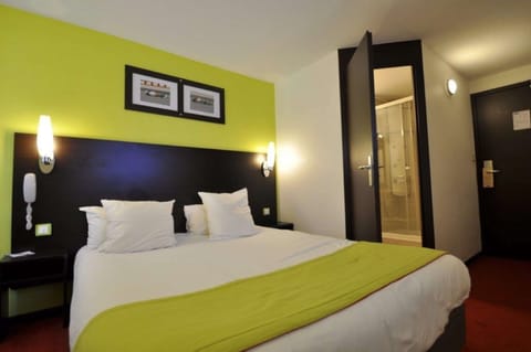 Standard Room, 1 Double Bed | Memory foam beds, in-room safe, individually furnished, desk