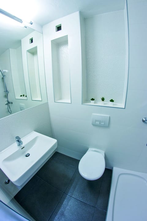 Design Studio Suite, Terrace, Sea View | Bathroom | Shower, free toiletries, hair dryer, towels