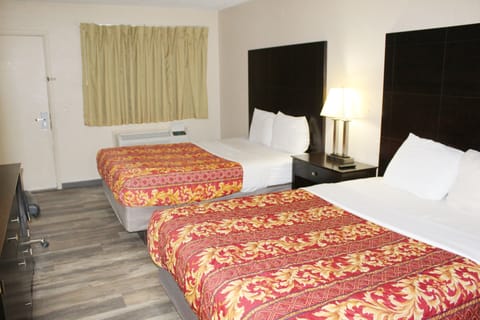 Room, 2 Double Beds | Desk, soundproofing, free WiFi, bed sheets