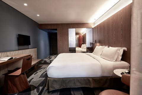 Classic Room | Premium bedding, minibar, in-room safe, desk