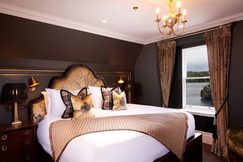 Suite (Cameron) | Egyptian cotton sheets, premium bedding, pillowtop beds, in-room safe