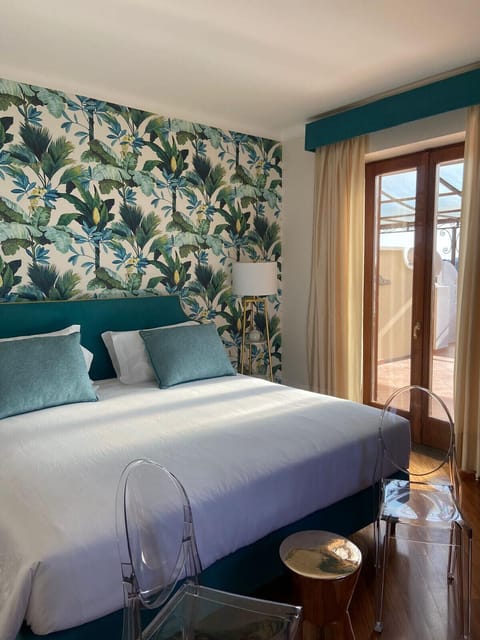 3 bedrooms, in-room safe, desk, soundproofing