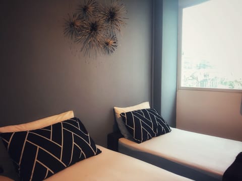 Twin Redux | In-room safe, desk, iron/ironing board (on request), WiFi (free)