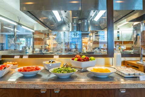 Daily buffet breakfast for a fee
