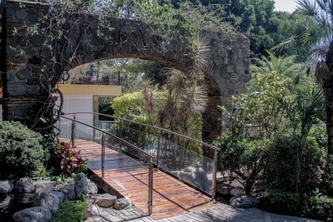 Breakfast, lunch, dinner served; garden views