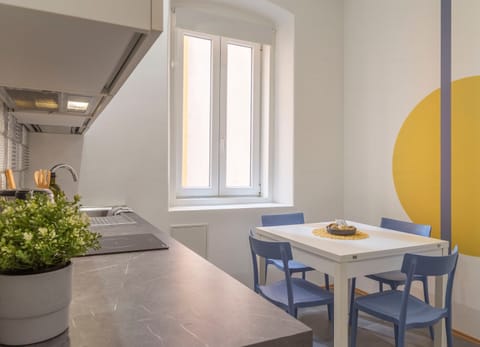 Basic Room, 1 Bedroom | In-room dining